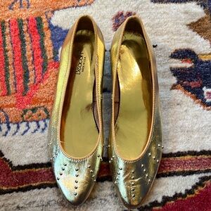 Beautiful like new vintage gold leather flats. Beacon made in the USA. Size 7.5N
